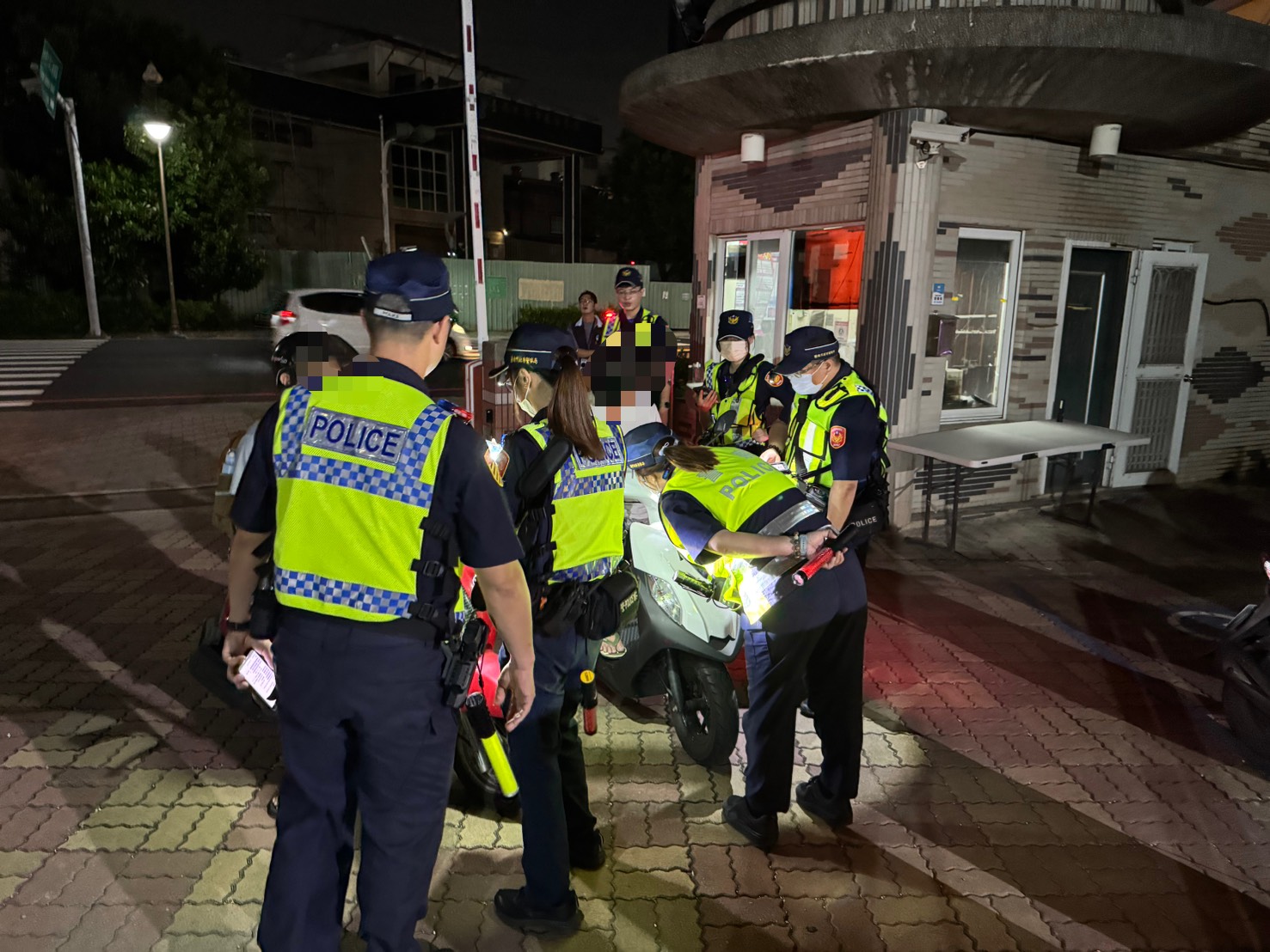 善化分局2日晚間市府環保局、麻豆監理站...