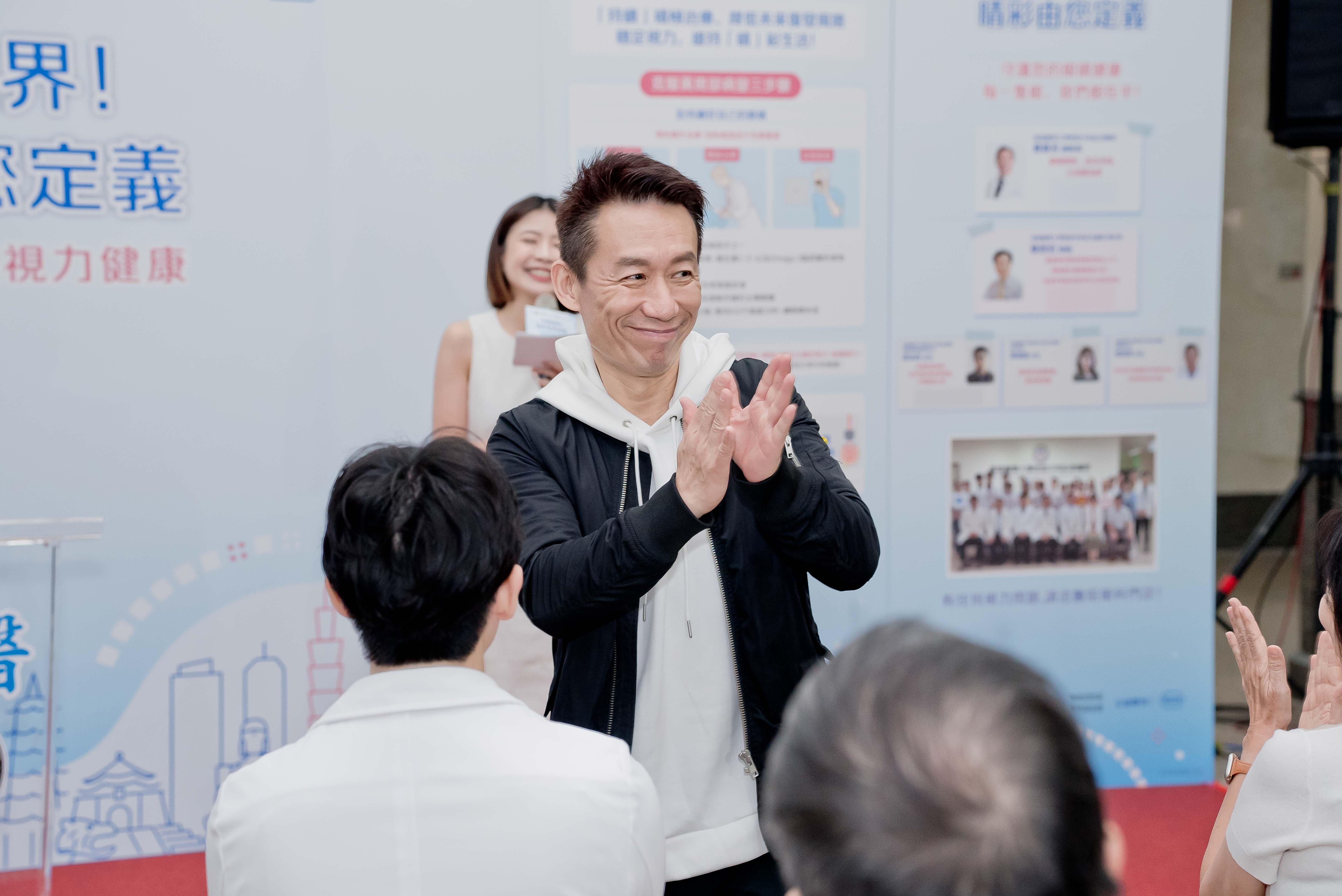 ５旬婦誤把黃斑部病變當老花 洗頭意外揪...