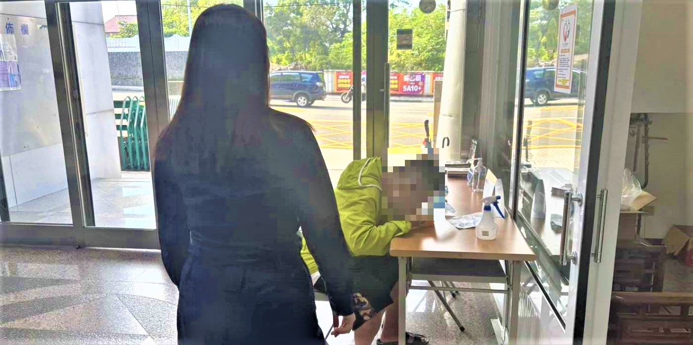 不知歸程何處 長竹警暖心助男子返家